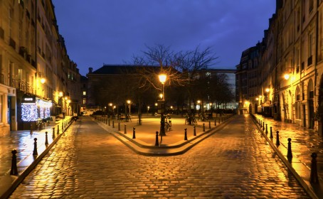 Place Dauphine at dawn