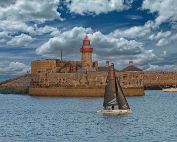 West Pier Using the Lighthouse for guidance by Pat Divilly